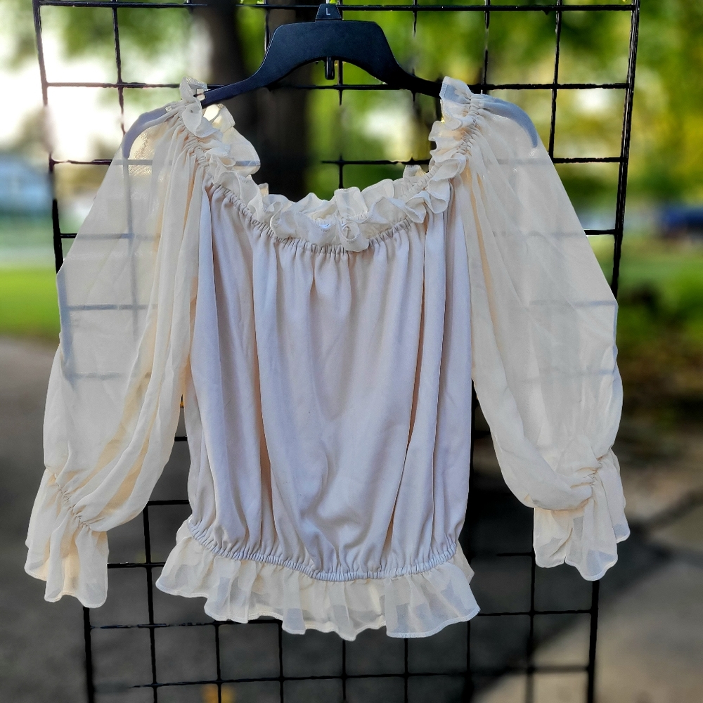 NEW Never worn. Ivory Costume Peasent Top